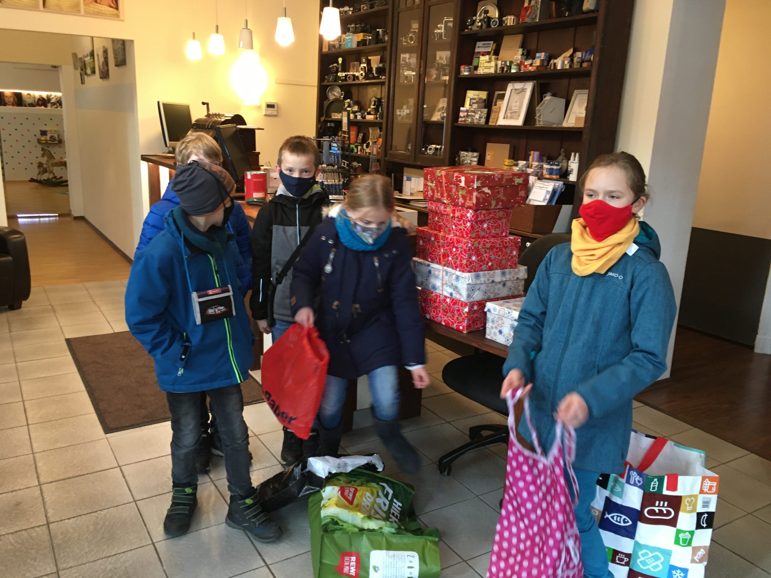 Weihnachten im Schuhkarton  Schule an der Strauchwiese